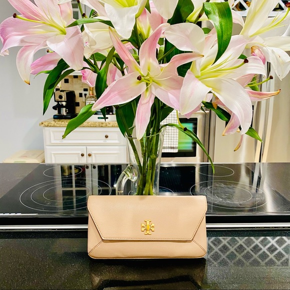 Tory Burch Sand Kira Envelope Clutch - Picture 6 of 14